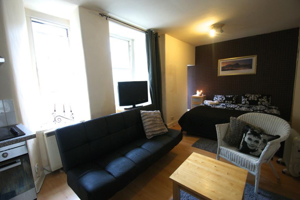 Royal Mile Group Apartments Edinburgh Ruang foto
